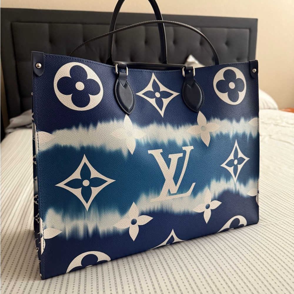 Louis Vuitton on the go GM blue Escale